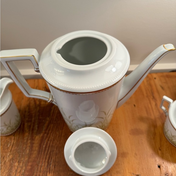 Kaiser Artemis by K. Nossek porcelain. Vintage coffee pot, creamer & sugar. - Picture 10 of 12